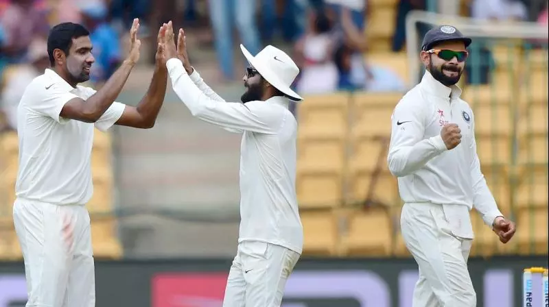 അഡ്ലെയ്ഡ് ടെസ്റ്റ്; ആസ്ത്രേലിയക്ക് ബാറ്റിംഗ് തകര്‍ച്ച