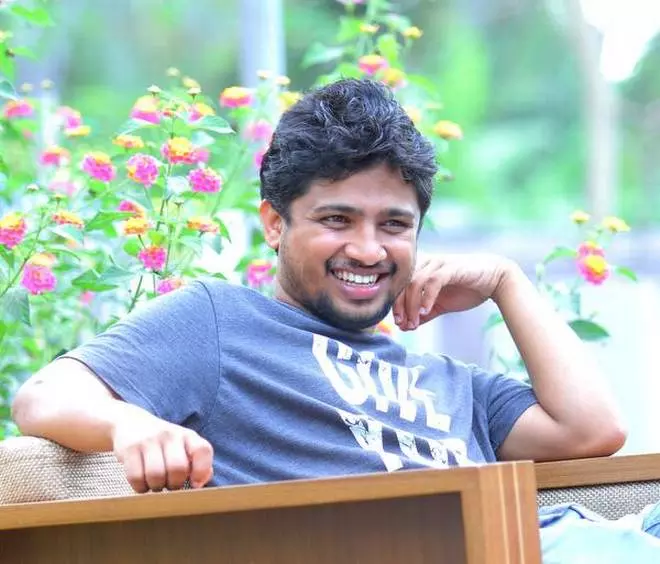 ഒടുവില് സകരിയ്യ തന്റെ ചിത്രം മാജിദ് മജീദിയെ കാണിച്ചു; അഭിമാനത്തോടെ തന്നെ ഒടുവില് സകരിയ്യ തന്റെ ചിത്രം മാജിദ് മജീദിയെ കാണിച്ചു; അഭിമാനത്തോടെ തന്നെ