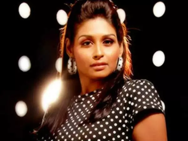 ബ്യൂട്ടി പാർലർ വെടിവെപ്പ് കേസ്; ലീന മരിയ പോള് മൊഴി നൽകി ബ്യൂട്ടി പാർലർ വെടിവെപ്പ് കേസ്; ലീന മരിയ പോള് മൊഴി നൽകി