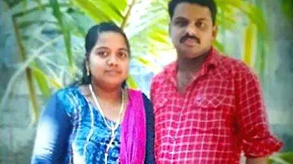 വനിതാമതില് ദിവസം വഞ്ചനാമതില് തീര്ക്കാനൊരുങ്ങി കൊല്ലപ്പെട്ട സനലിന്റെ കുടുംബം വനിതാമതില് ദിവസം വഞ്ചനാമതില് തീര്ക്കാനൊരുങ്ങി കൊല്ലപ്പെട്ട സനലിന്റെ കുടുംബം