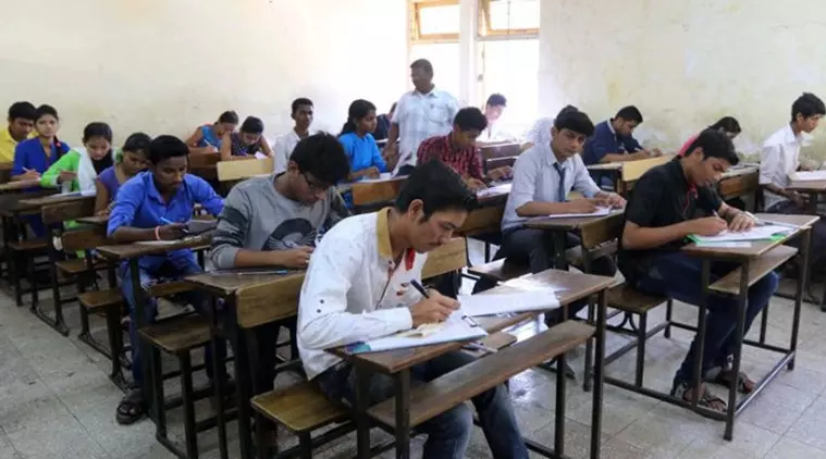 പശുവിനെ ഒരു മുസ്‌ലിം കശാപ്പ് ചെയ്താല്‍? വിവാദമായി എല്‍.എല്‍.ബി ചോദ്യപേപ്പര്‍ 