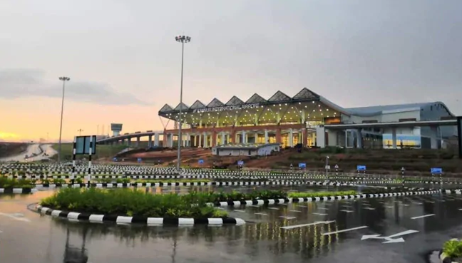 പറന്നുയര്‍ന്ന് കണ്ണൂര്‍; വിമാനത്താവളം നാടിന് സമര്‍പ്പിച്ചു, ഉദ്ഘാടനം വൈകിച്ചതിന് കാരണം യു.ഡി.എഫാണെന്ന് മുഖ്യമന്ത്രി