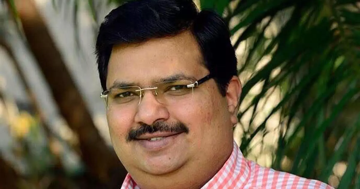 മഹാരാഷ്ട്രയില് മുന് മന്ത്രിയടക്കം രണ്ട് ബി.ജെ.പി നേതാക്കള് എന്.സി.പിയില് ചേര്ന്നു മഹാരാഷ്ട്രയില് മുന് മന്ത്രിയടക്കം രണ്ട് ബി.ജെ.പി നേതാക്കള് എന്.സി.പിയില് ചേര്ന്നു