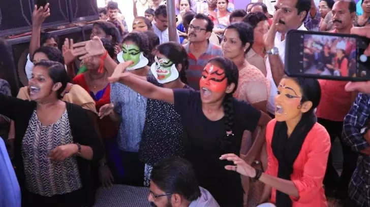 പരിശീലകന് തന്നെ വിധികര്ത്താവ്: മാറ്റിവെച്ച കൂടിയാട്ട മത്സരം നാളെ രാവിലെ നടക്കും പരിശീലകന് തന്നെ വിധികര്ത്താവ്: മാറ്റിവെച്ച കൂടിയാട്ട മത്സരം നാളെ രാവിലെ നടക്കും