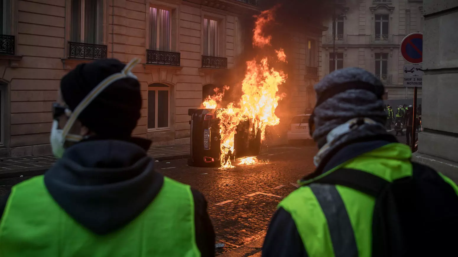 സര്ക്കാരിന്റെ ജനവിരുദ്ധ നയങ്ങളില് പ്രതിഷേധിച്ച് പൊട്ടിപ്പുറപ്പെട്ട പ്രക്ഷോഭം ഫ്രാന്സില് ആളിപ്പടരുന്നു സര്ക്കാരിന്റെ ജനവിരുദ്ധ നയങ്ങളില് പ്രതിഷേധിച്ച് പൊട്ടിപ്പുറപ്പെട്ട പ്രക്ഷോഭം ഫ്രാന്സില് ആളിപ്പടരുന്നു