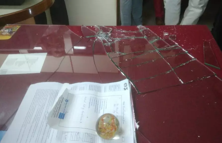 എസ്.ബി.ഐ ആക്രമണം: എട്ട് പ്രതികളുടെയും ജാമ്യാപേക്ഷ വഞ്ചിയൂര് സെഷന്സ് കോടതി തള്ളി എസ്.ബി.ഐ ആക്രമണം: എട്ട് പ്രതികളുടെയും ജാമ്യാപേക്ഷ വഞ്ചിയൂര് സെഷന്സ് കോടതി തള്ളി