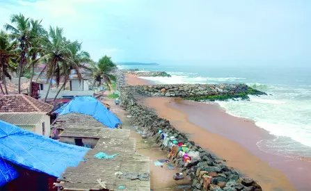 പൂന്തുറ കടലില് കുളിക്കാനിറങ്ങിയ നാല് വിദ്യാര്ഥികള് മുങ്ങി മരിച്ചു പൂന്തുറ കടലില് കുളിക്കാനിറങ്ങിയ നാല് വിദ്യാര്ഥികള് മുങ്ങി മരിച്ചു