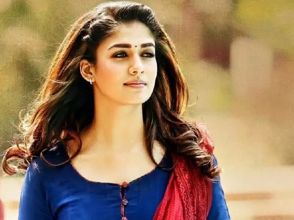 കുട്ടി ആരാധികയ്ക്കൊപ്പം കുട്ടിക്കളിയുമായി നയന്‍സ്: വീഡിയോ