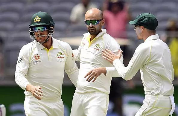 രണ്ടാം ഇന്നിങ്സില് തകര്ന്നടിഞ്ഞ് ഇന്ത്യ രണ്ടാം ഇന്നിങ്സില് തകര്ന്നടിഞ്ഞ് ഇന്ത്യ