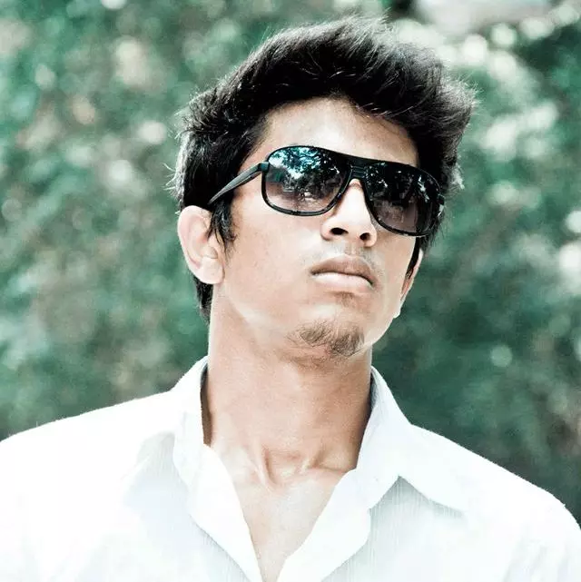 മറ്റൊരു താരപുത്രന് കൂടി സിനിമയിലേക്ക്; റിയാസ് ഖാന്റെ മകന് നായകനാകുന്നു മറ്റൊരു താരപുത്രന് കൂടി സിനിമയിലേക്ക്; റിയാസ് ഖാന്റെ മകന് നായകനാകുന്നു