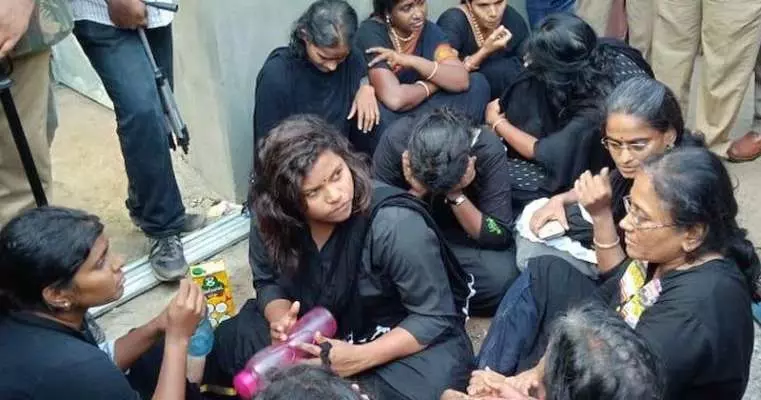 ശബരിമലയിലേയ്ക്ക് പുറപ്പെട്ട യുവതികളില്‍ ആര്‍ക്കും അയ്യനെ കാണാനായില്ല