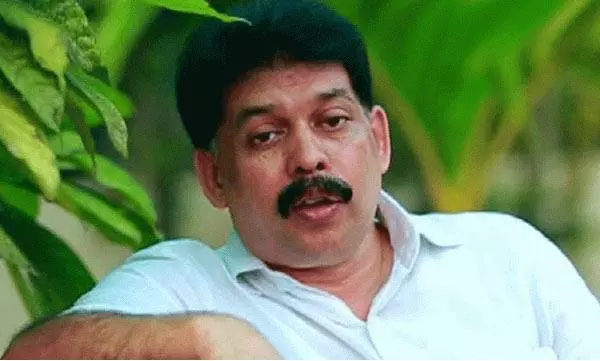 കാരാട്ട് റസാഖിനെ വീഴ്ത്തിയ വിവാദ വീഡിയോ കാണാം