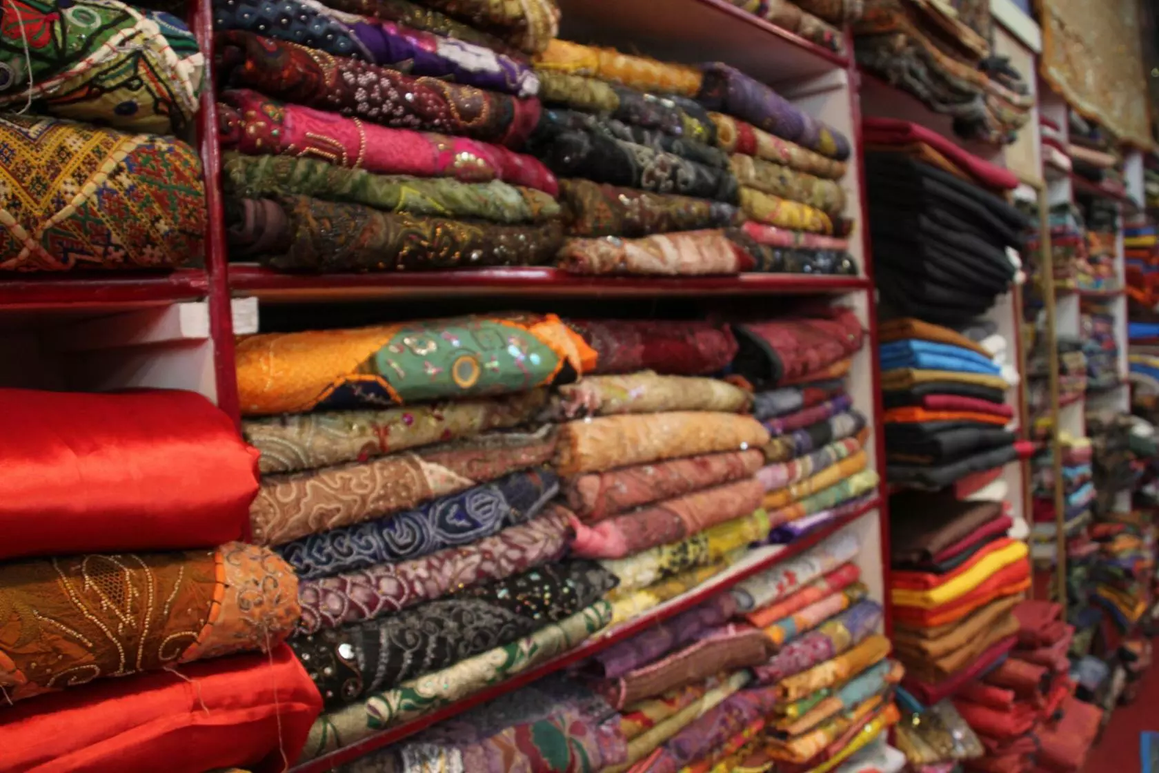 വ്യാപാര സ്ഥാപനങ്ങളിൽ തൊഴിൽ വകുപ്പിന്റെ മിന്നൽ പരിശോധന