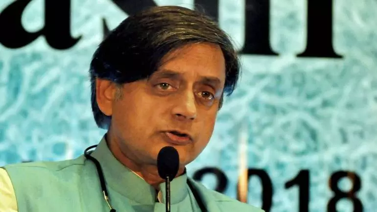 യുദ്ധസമയത്തെ തെരഞ്ഞെടുപ്പ് ഭരണകക്ഷിക്ക് അനുകൂലമാകാമെങ്കിലും പാക്കിസ്ഥാന് മറുപടി നല്‍കേണ്ടത് അനിവാര്യമാണെന്ന് ശശി തരൂര്‍ എം.പി