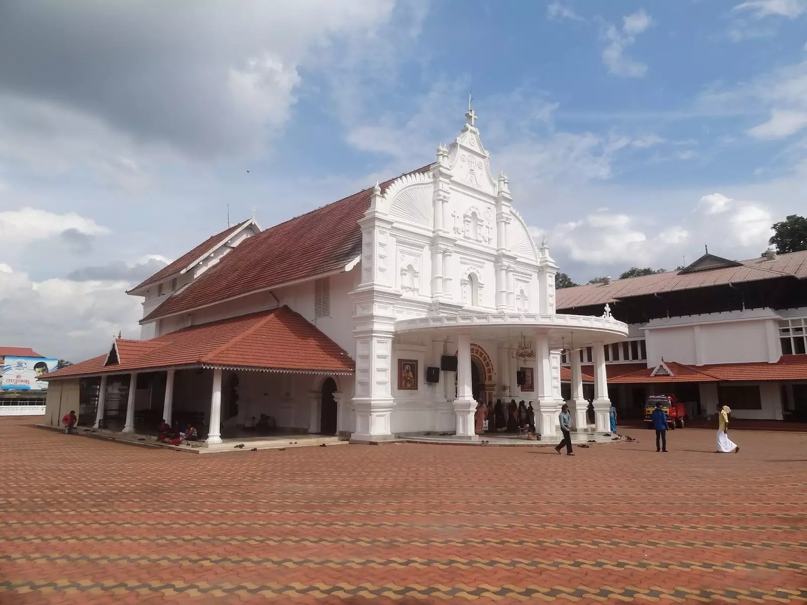 കോതമംഗലം പള്ളിയില് സംഘര്ഷം; പ്രതിഷേധക്കാരെ അറസ്റ്റ് ചെയ്തു നീക്കി കോതമംഗലം പള്ളിയില് സംഘര്ഷം; പ്രതിഷേധക്കാരെ അറസ്റ്റ് ചെയ്തു നീക്കി