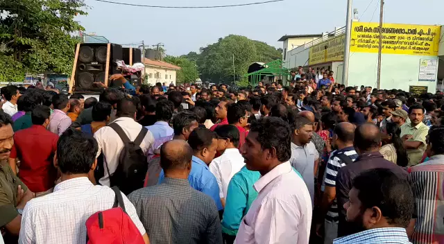 എംപാനൽ ജീവനക്കാരുടെ ലോംഗ് മാർച്ച് ആലപ്പുഴയില് പുരോഗമിക്കുന്നു എംപാനൽ ജീവനക്കാരുടെ ലോംഗ് മാർച്ച് ആലപ്പുഴയില് പുരോഗമിക്കുന്നു