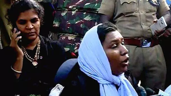 ശബരിമല സന്നിധാനത്ത് രണ്ട് യുവതികള് ദര്ശനം നടത്തി; സ്ഥിരീകരിച്ച് മുഖ്യമന്ത്രി ശബരിമല സന്നിധാനത്ത് രണ്ട് യുവതികള് ദര്ശനം നടത്തി; സ്ഥിരീകരിച്ച് മുഖ്യമന്ത്രി