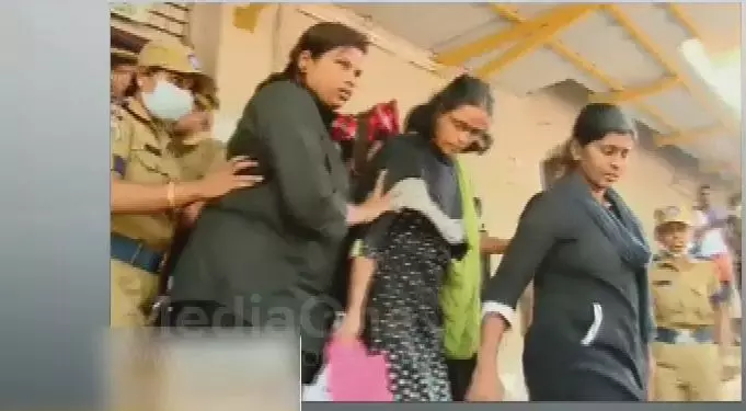 ‘മനിതി’ സംഘത്തിന്റെ കേരളത്തിലെ നീക്കങ്ങള്‍  പൊലീസ് നാടകം