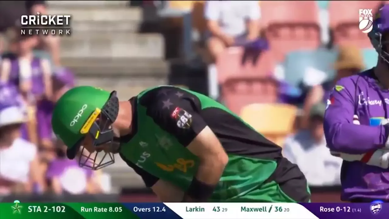 തരംഗമായി മാക്സ്വലിന്റെ ഈ സ്വിച്ച്ഹിറ്റ് തരംഗമായി മാക്സ്വലിന്റെ ഈ സ്വിച്ച്ഹിറ്റ്