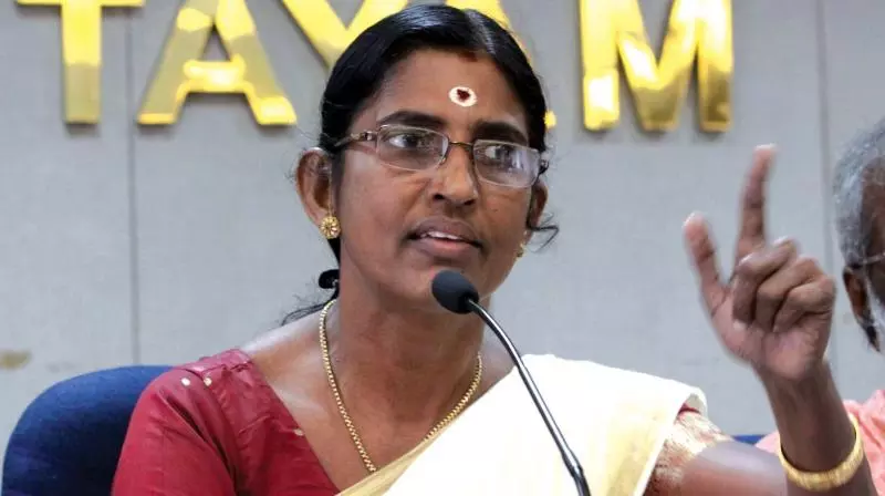 നാട് ചോരക്കളമാക്കാന് ആഹ്വാനം ചെയ്ത് സംഘപരിവാര് ഗ്രൂപ്പുകള്; ജനങ്ങള് ശിക്ഷിക്കപ്പെടുമെന്ന് കെപി ശശികല നാട് ചോരക്കളമാക്കാന് ആഹ്വാനം ചെയ്ത് സംഘപരിവാര് ഗ്രൂപ്പുകള്; ജനങ്ങള് ശിക്ഷിക്കപ്പെടുമെന്ന് കെപി ശശികല