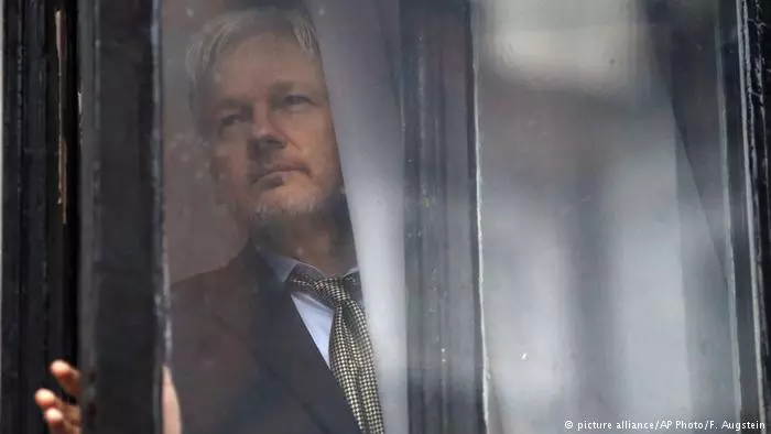 അസാന്‍ജിനെ സ്വതന്ത്രമാക്കണമെന്ന് ജര്‍മ്മന്‍ എം.പിമാര്‍