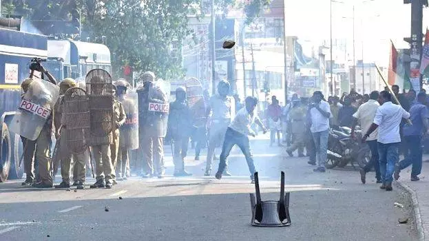 പത്തനംതിട്ടയിൽ ബി.ജെ.പി- സി.പി.എം സംഘർഷം തുടരുന്നു പത്തനംതിട്ടയിൽ ബി.ജെ.പി- സി.പി.എം സംഘർഷം തുടരുന്നു