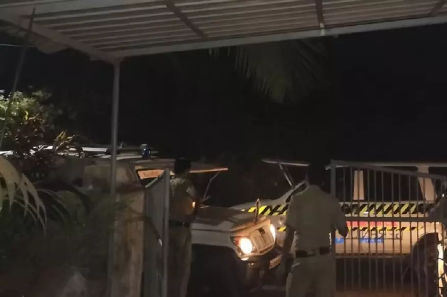 കണ്ണൂരില്‍ വ്യാപക അക്രമം തുടരുന്നു; എ.എന്‍ ഷംസീര്‍, പി.ശശി, വി.മുരളീധരന്‍ എന്നിവരുടെ വീടിന് നേരെ ബോംബേറ്