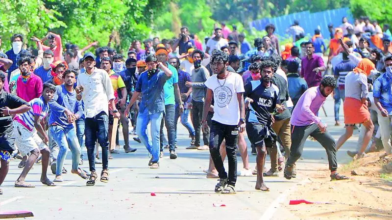 പാലക്കാടും മഞ്ചേശ്വരത്തും നിരോധനാജ്ഞ തുടരുന്നു