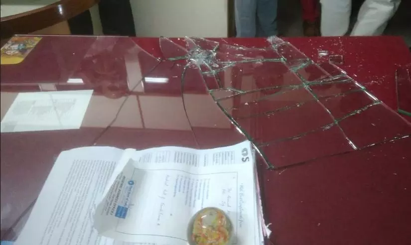 എസ്.ബി.ഐ ബ്രാഞ്ച് ആക്രമണം; അറസ്റ്റിലായ എന്‍.ജി.ഒ യൂണിയൻ നേതാക്കള്‍ക്ക് സസ്പെന്‍ഷന്‍