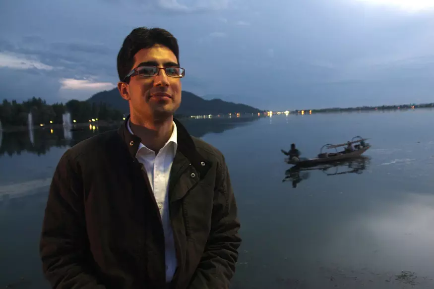 കശ്മീരിലെ അക്രമം; ഐ.എ.എസ് റാങ്ക് ജേതാവ് രാജിവെച്ച് രാഷ്ട്രീയത്തിലേക്ക്