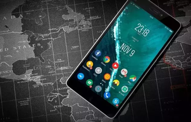 അപകടങ്ങള്‍ ക്ഷണിച്ചുവരുത്തരുത്... മൊബൈല്‍ ഫോണ്‍ ഉപയോഗിക്കുമ്പോള്‍ ശ്രദ്ധിക്കേണ്ട 15 കാര്യങ്ങള്‍