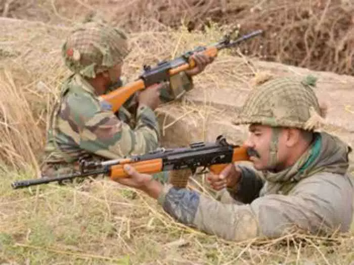 ഹന്ദ്വാരയില് ഏറ്റുമുട്ടല്; ഒരു ഭീകരനെ സൈന്യം വധിച്ചു ഹന്ദ്വാരയില് ഏറ്റുമുട്ടല്; ഒരു ഭീകരനെ സൈന്യം വധിച്ചു