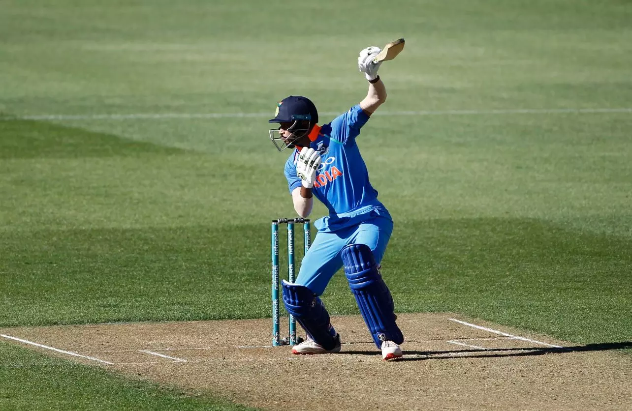 വീണ്ടും ഹാട്രിക് സിക്സടിച്ച് പാണ്ഡ്യ