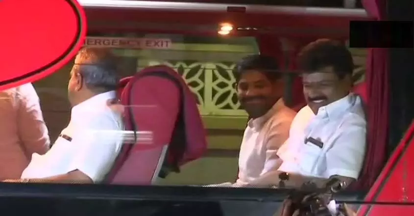 കര്‍ണാടക: യോഗത്തിനെത്താത്ത നാല് എം.എല്‍.എമാര്‍ക്കും കോണ്‍ഗ്രസ്സ് കാരണം കാണിക്കല്‍ നോട്ടീസ് അയച്ചു