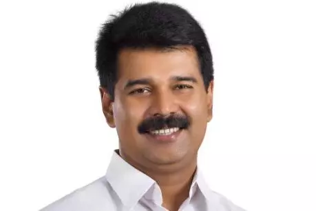 ജോയ്സ് ജോര്ജ് നാമനിര്ദേശ പത്രിക സമര്പ്പിച്ചു ജോയ്സ് ജോര്ജ് നാമനിര്ദേശ പത്രിക സമര്പ്പിച്ചു