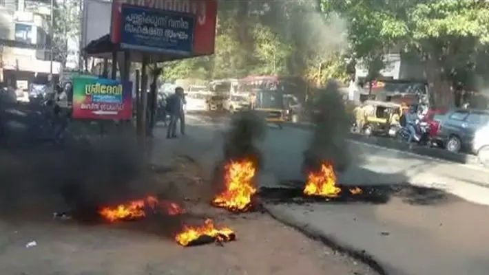 ഹര്ത്താല് അക്രമം; 1286 കേസുകളില് 3178 പേര് അറസ്റ്റില് ഹര്ത്താല് അക്രമം; 1286 കേസുകളില് 3178 പേര് അറസ്റ്റില്