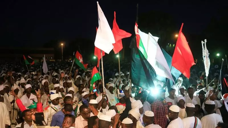 സുഡാനില് സര്ക്കാര് വിരുദ്ധ പ്രക്ഷോഭം ശക്തമാകുന്നു സുഡാനില് സര്ക്കാര് വിരുദ്ധ പ്രക്ഷോഭം ശക്തമാകുന്നു