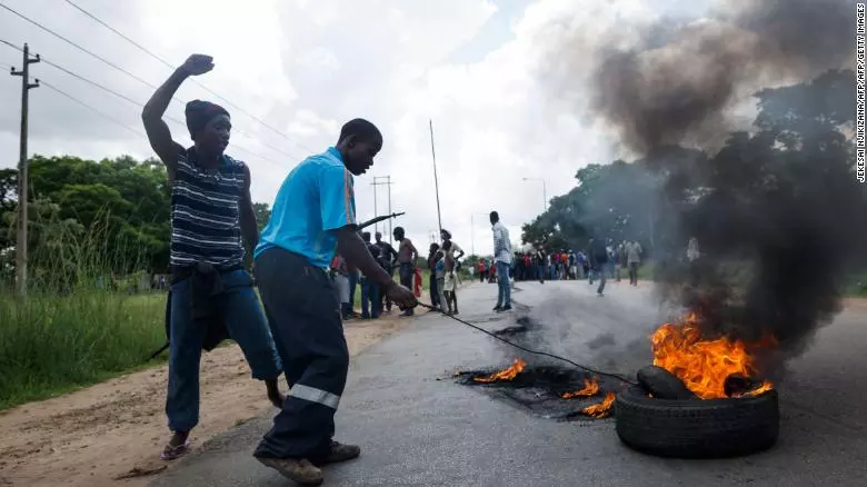 സിംബാബ്വെയില് ഇന്റര്നെറ്റ് സംവിധാനം അനിശ്ചിത കാലത്തേക്ക് നിര്ത്തിവെക്കുന്നു സിംബാബ്വെയില് ഇന്റര്നെറ്റ് സംവിധാനം അനിശ്ചിത കാലത്തേക്ക് നിര്ത്തിവെക്കുന്നു