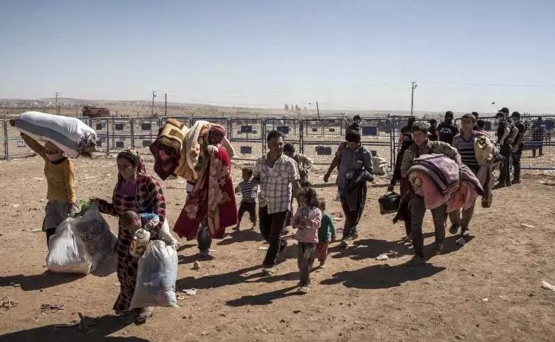 സിറിയയിലെ മൻബിജില് നിന്നും കുര്ദുകളുടെ കൂട്ടപലായനം സിറിയയിലെ മൻബിജില് നിന്നും കുര്ദുകളുടെ കൂട്ടപലായനം