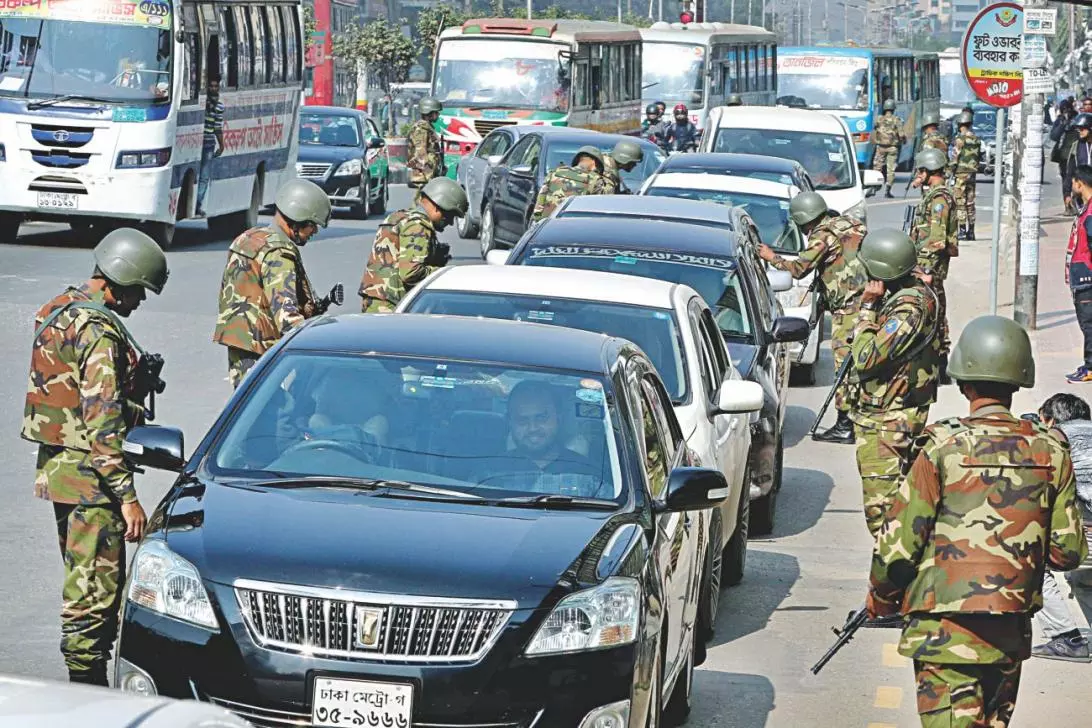 ബംഗ്ലാദേശില് സുരക്ഷ ശക്തമാക്കി സൈന്യം ബംഗ്ലാദേശില് സുരക്ഷ ശക്തമാക്കി സൈന്യം
