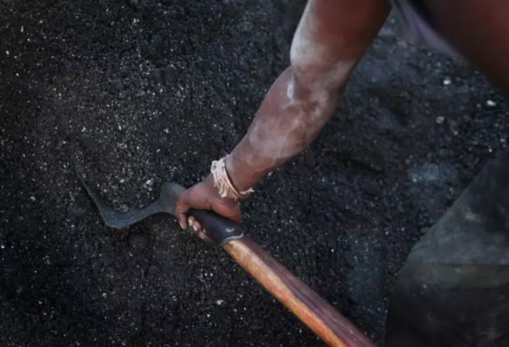 പൊന്മന; ഇത് ഖനനം തുടച്ചു നീക്കിയ ഗ്രാമം പൊന്മന; ഇത് ഖനനം തുടച്ചു നീക്കിയ ഗ്രാമം