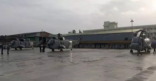 കൊച്ചി നാവികസേനാ ആസ്ഥാനത്ത് ഹെലികോപ്റ്റര് ഹാങ്ങര് തകര്ന്ന് രണ്ട് നാവികര് മരിച്ചു കൊച്ചി നാവികസേനാ ആസ്ഥാനത്ത് ഹെലികോപ്റ്റര് ഹാങ്ങര് തകര്ന്ന് രണ്ട് നാവികര് മരിച്ചു