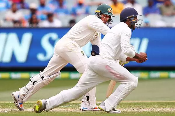 മെല്ബണ് ക്രിക്കറ്റ് ടെസ്റ്റില് തകര്ന്നടിഞ്ഞ് ഓസീസ് മെല്ബണ് ക്രിക്കറ്റ് ടെസ്റ്റില് തകര്ന്നടിഞ്ഞ് ഓസീസ്