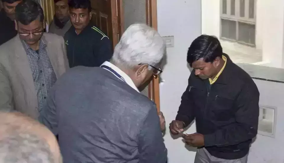 എസ്.പിയും ബി.എസ്.പിയും ഒരുമിക്കുന്നു; റെയ്ഡിനിറങ്ങി സി.ബി.ഐ എസ്.പിയും ബി.എസ്.പിയും ഒരുമിക്കുന്നു; റെയ്ഡിനിറങ്ങി സി.ബി.ഐ