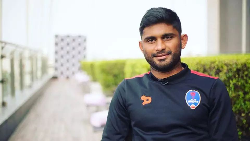 സെവന്സ് ഗ്രൗണ്ടില് നിന്നും ദേശീയ ടീം വരെ നീളുന്ന യാത്ര; അനസ് ജീവിതം പറയുന്നു സെവന്സ് ഗ്രൗണ്ടില് നിന്നും ദേശീയ ടീം വരെ നീളുന്ന യാത്ര; അനസ് ജീവിതം പറയുന്നു