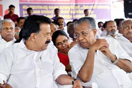 തിരുവനന്തപുരം വിമാനത്താവളം: ക്രിമിനല്‍ ഗൂഢാലോചനയെന്ന് ചെന്നിത്തല, ഇതാണോ മര്യാദയെന്ന് ക്ഷോഭിച്ച് മുഖ്യമന്ത്രി