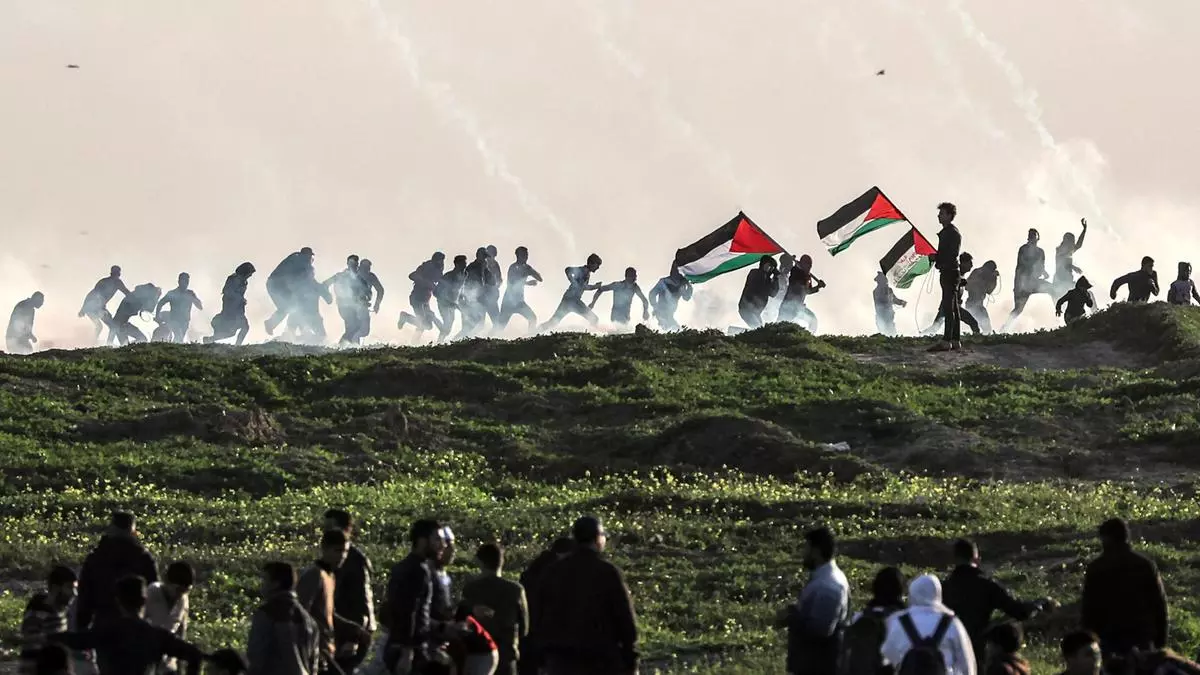 ഗസ്സ മുനമ്പില്‍ ഇസ്രായേല്‍ വെടിവെപ്പില്‍ കൊല്ലപ്പെട്ട ഫലസ്തീന്‍ ബാലന് കണ്ണീരില്‍ കുതിര്‍ന്ന യാത്രാമൊഴി