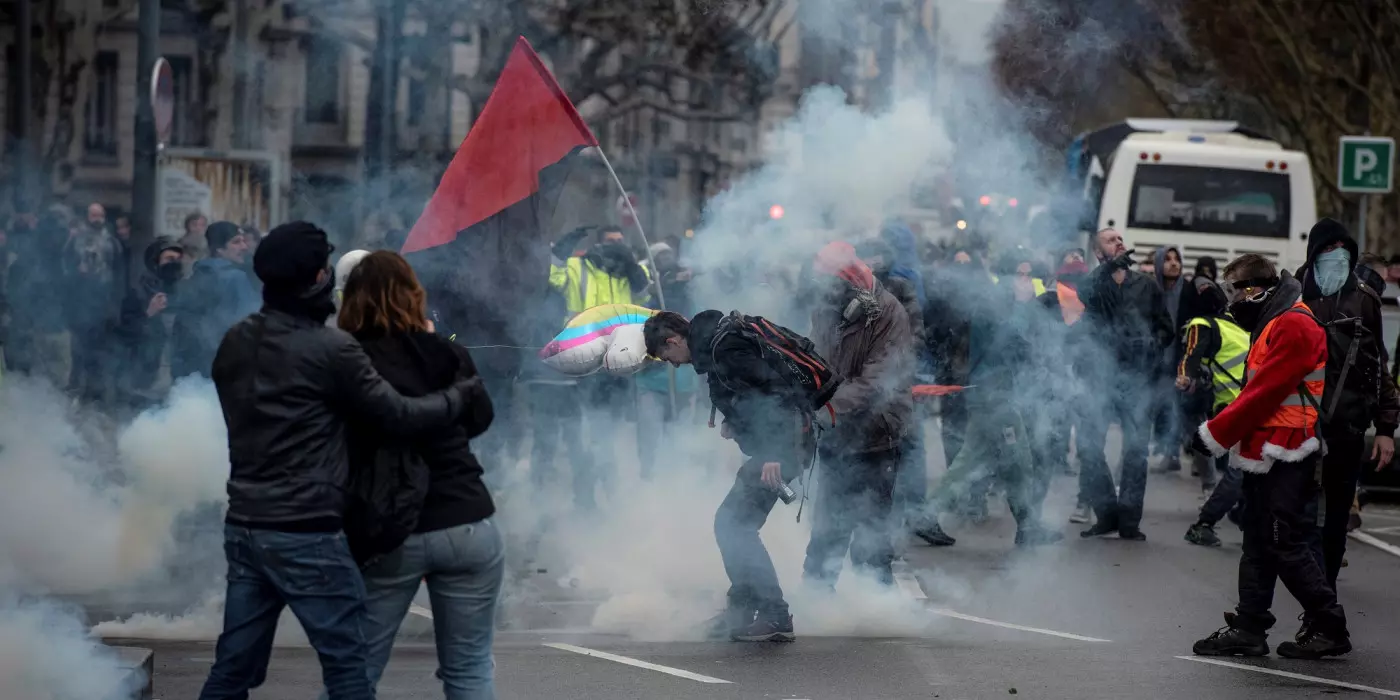 ഫ്രാന്സില് സര്ക്കാര് വിരുദ്ധ പ്രക്ഷോഭത്തിനെതിരെ അധികൃതര് ഫ്രാന്സില് സര്ക്കാര് വിരുദ്ധ പ്രക്ഷോഭത്തിനെതിരെ അധികൃതര്
