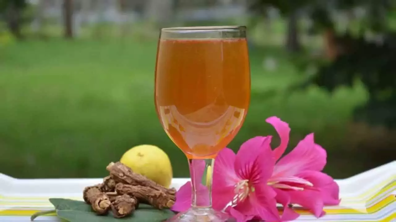 സര്ബത്ത് മാത്രമല്ല, നറുനീണ്ടി കൊണ്ട് പിന്നെയുമുണ്ട് ഗുണങ്ങള് സര്ബത്ത് മാത്രമല്ല, നറുനീണ്ടി കൊണ്ട് പിന്നെയുമുണ്ട് ഗുണങ്ങള്