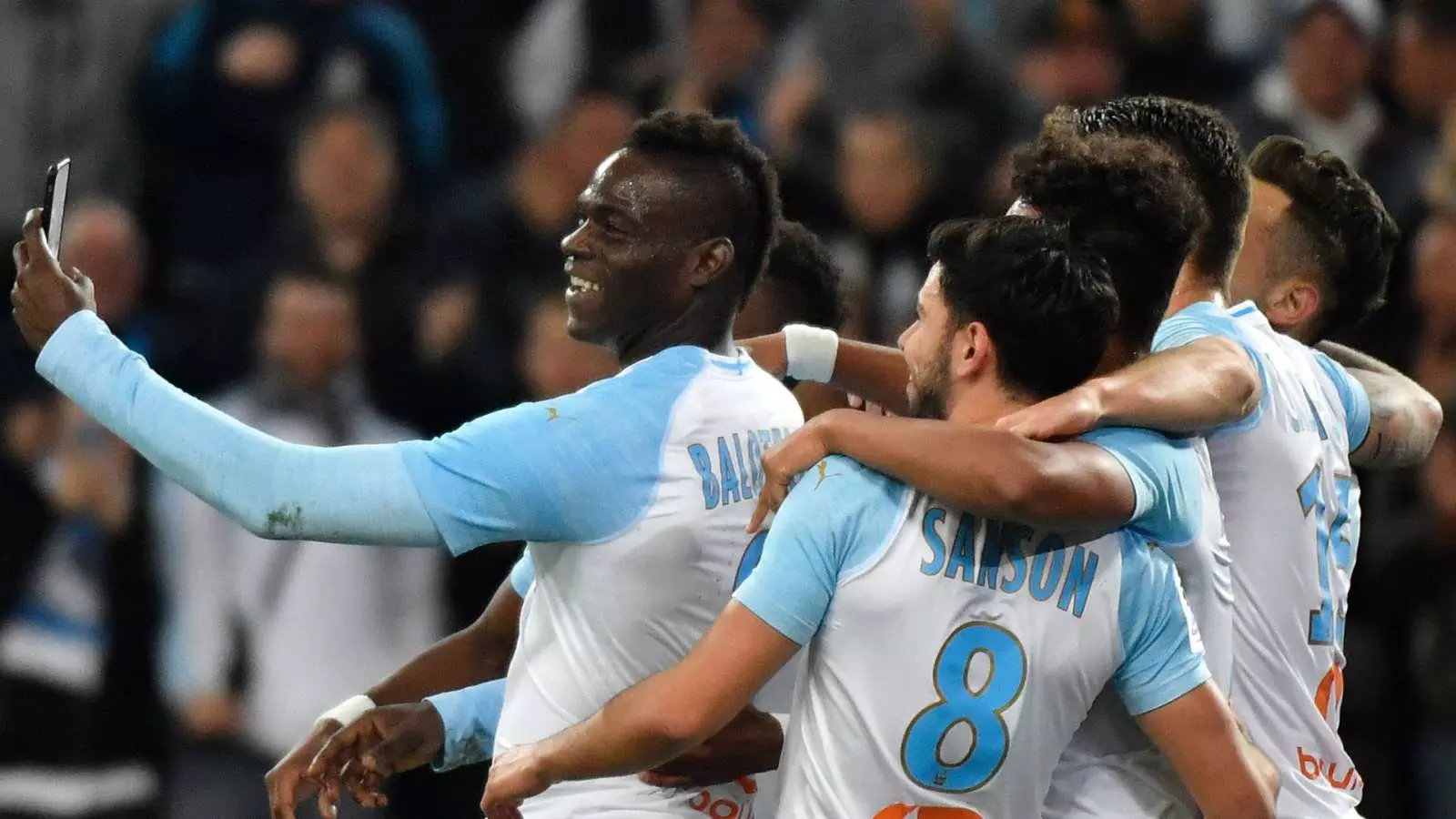 വണ്ടര് ഗോളുമായി ബലോട്ടെല്ലി; പിന്നാലെ സെല്ഫിയും! വണ്ടര് ഗോളുമായി ബലോട്ടെല്ലി; പിന്നാലെ സെല്ഫിയും!